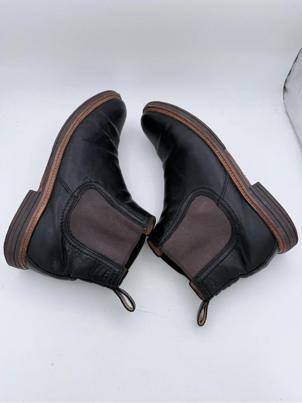 UGG - Men’s Biltmore Chelsea boots black leather slip on ankle boots size 10.5